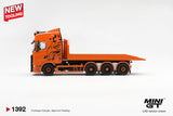 Scania 770S B8x4NA Hooklift Flatbed (Orange) - MINI GT - 1:64 Modellauto 1/64