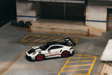 Porsche 911 (992.2) GT3 RS Manthey Racing (White/Red) - Tarmac Works - 1:64 Modellauto 1/64