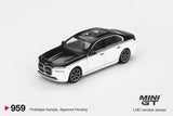 BMW i7 xDrive60 (LHD) (Alpine White/Black Sapphire) - MINI GT - 1:64