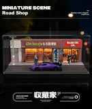 Road Shop Miniature Scene with Figures and Accesories - Black Box Diorama - 1:64 Modellauto 1/64