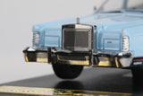 Lincoln Continental Town Car 1979 (Wedgewood Blue) - SunStar - 1:64 Modellauto 1/64