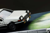 Toyota Sprinter Trueno GT Apex AE86 / INITIAL D Takumi Fujiwara VS Ryosuke Takahashi with Figure - HOBBY JAPAN - 1:64