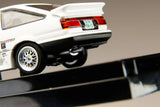Toyota Sprinter Trueno Keiichi Tsuchiya Street 2011 (White/Green) - HOBBY JAPAN - 1:64 Modellauto 1/64