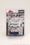 Mitsubishi Lancer RS Evolution IV Seiji Hiwaki VS Takumi Fujiwara Initial D Diorama Set - HOBBY JAPAN - 1:64 Modellauto 1/64