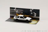 Toyota Sprinter Trueno (AE86) / INITIAL D Takumi Fujiwara VS Keisuke Takahashi Re-release with a special collectible card included - HOBBY JAPAN - 1:64 Modellauto 1/64