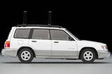 Subaru Forester Custom (White/Silver) with Kayak And Figure - Tomica Limited Vintage Neo - 1:64 Modellauto 1/64