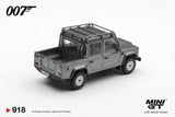Land Rover Defender 110 Crew Cab James Bond “Skyfall” - MINI GT - 1:64 Modellauto 1/64