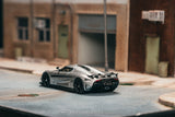 Koenigsegg Regera (Silver Metallic) + Trading Cards Combo Set - Tarmac Works - 1:64 Modellauto 1/64
