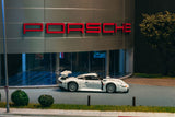 Porsche 911 GT1 (White) + Trading Cards Combo Set - Tarmac Works - 1:64 Modellauto 1/64