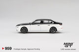 BMW i7 xDrive60 (LHD) (Alpine White/Black Sapphire) - MINI GT - 1:64