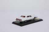 Lincoln Continental Town Car 1979 (White) - SunStar - 1:64 Modellauto 1/64