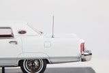 Lincoln Continental Town Car 1979 (White) - SunStar - 1:64 Modellauto 1/64